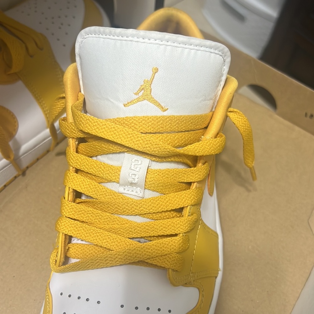 Jordan 1 low pollen size 9.5 - Picture 2 of 6